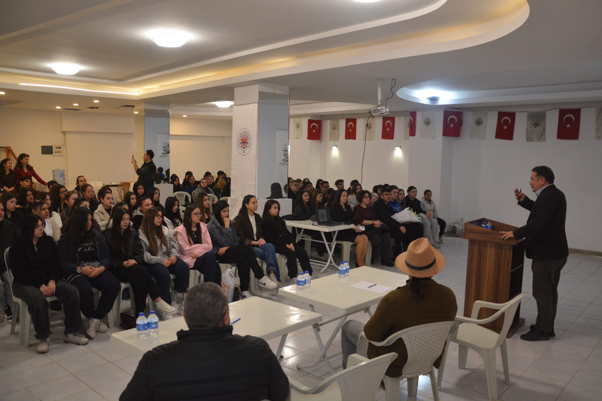 Genç Girişimciler Paneli İzmir’de Fırtına Kopardı
