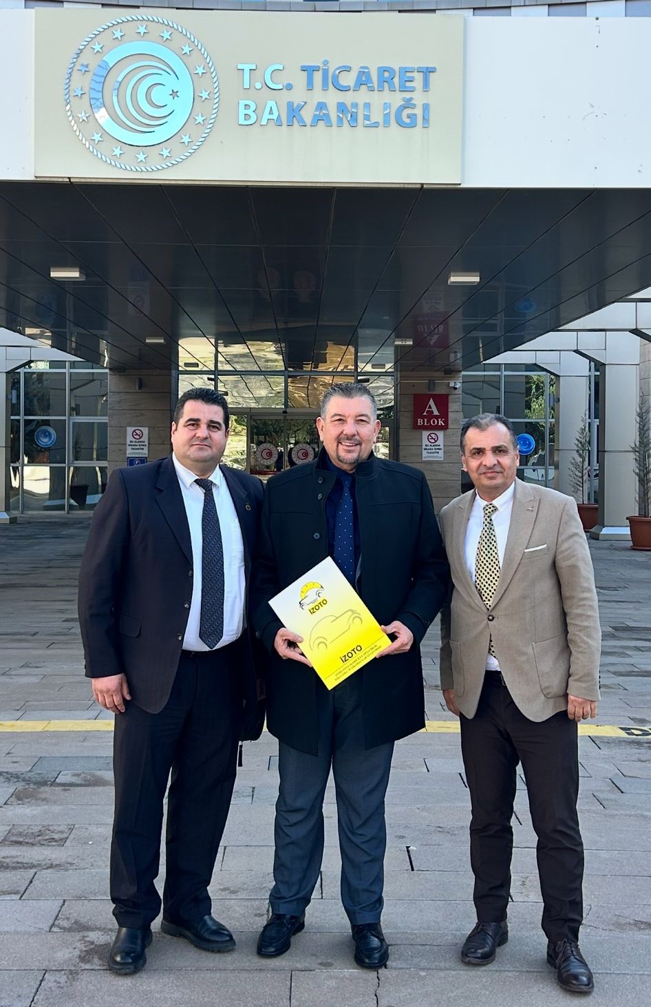 İZOTO Başkanı Ethem Hiçüşenmez Ticaret Bakanlığı'na harç itiraz dosyasını sundu!