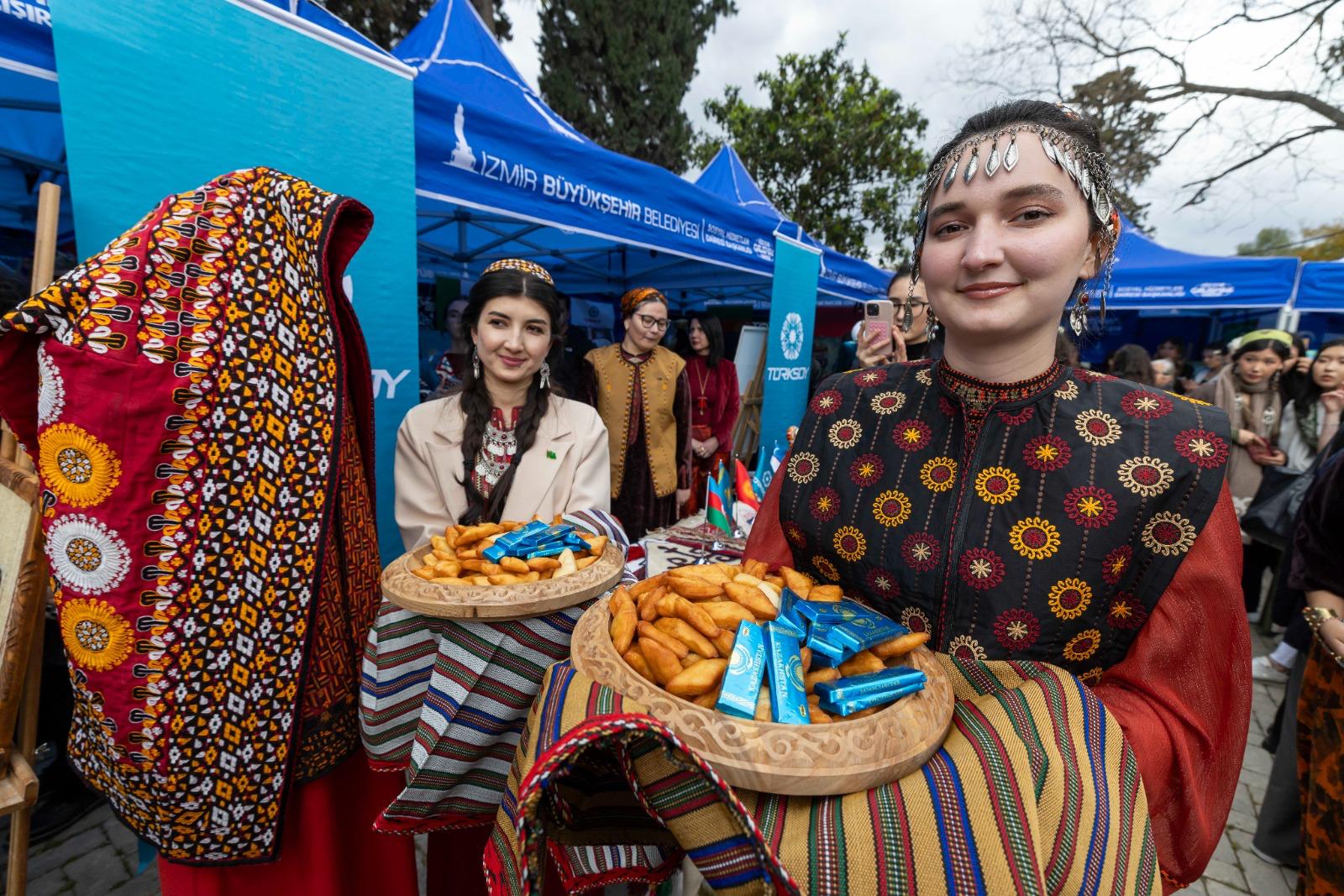 İzmir Bahar Bayramı Kutlamasında Nevruz Ateşi Yandı