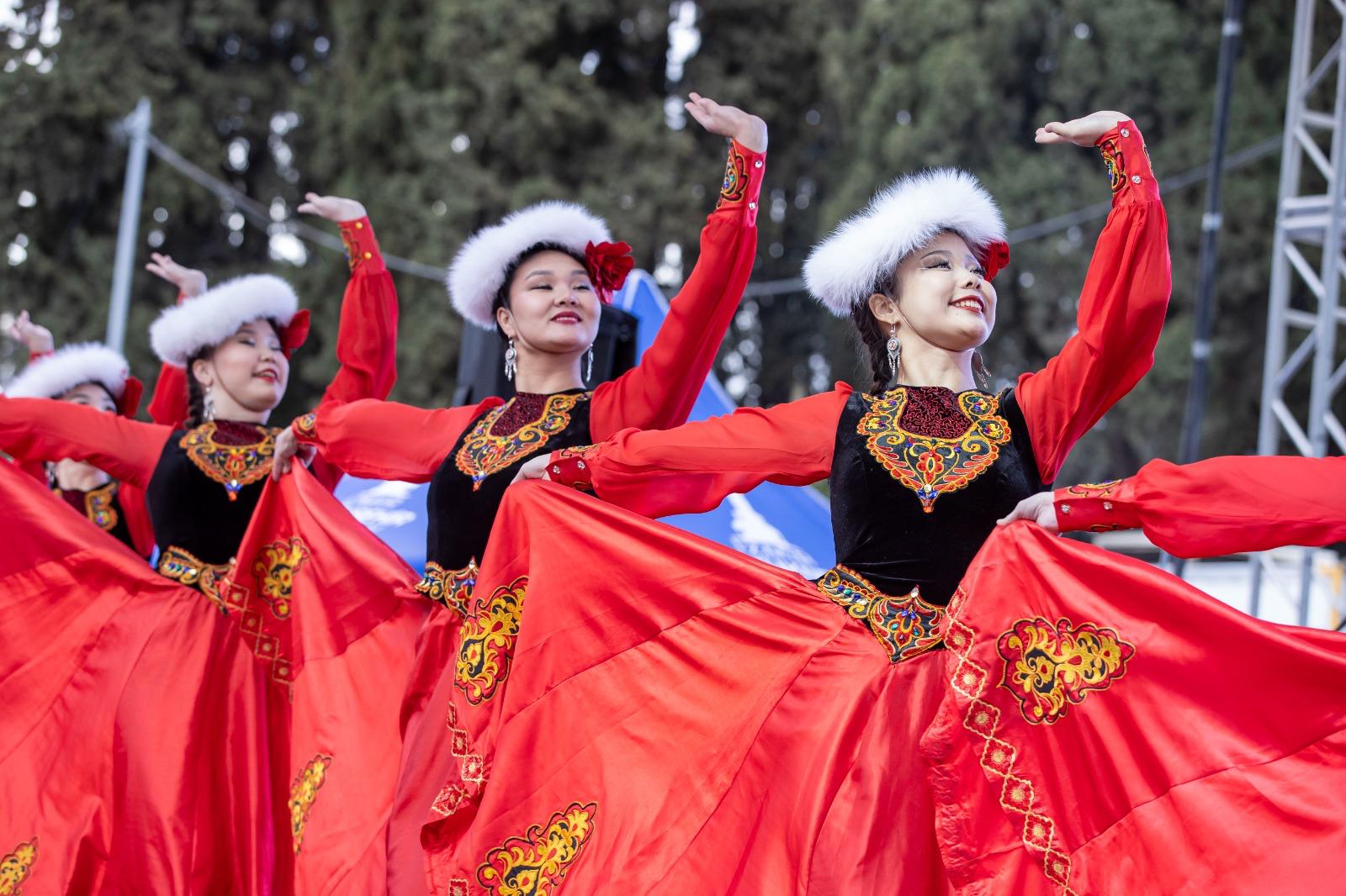 İzmir Bahar Bayramı Kutlamasında Nevruz Ateşi Yandı