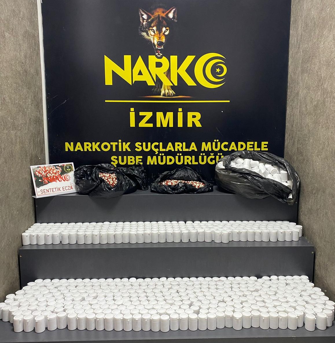 İzmir Karabağlar uyuşturucu operasyonu ile 84 bin adet zehir hapı