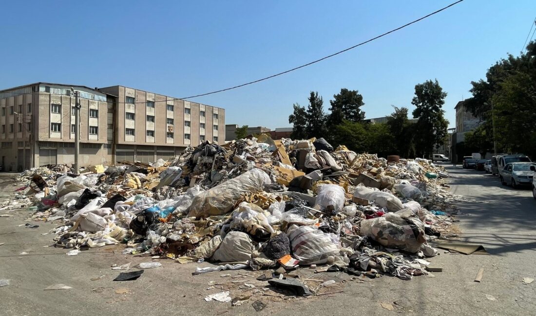 İzmir Mobilya Atık Çözümü: Çöp Dağları Tarih Oluyor! İzmir mobilya atık çözümü İZMOD’dan geldi! Sanayi atıkları artık Pınarbaşı’ndaki