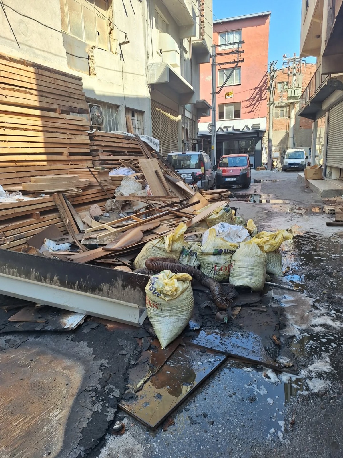 İzmir Mobilya Atık Çözümü Çöp Dağları Tarih Oluyor