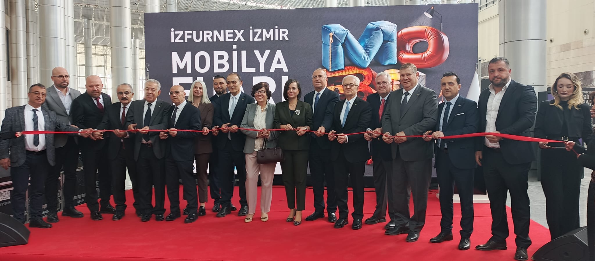 İzmir Mobilya Fuarı İzfurnex açıldı! Karabağlar'ın üretim gücü ve İZTO'nun