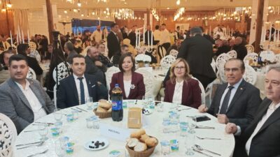 İzmir Mobilyacılar Odası’nın Karabağlar’daki iftarında yüzlerce esnaf bir araya geldi.