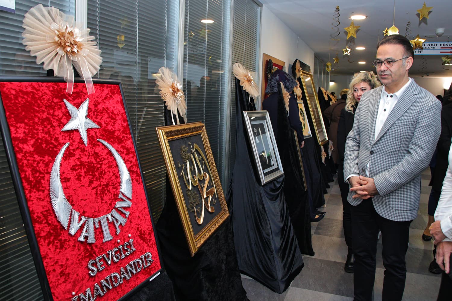 İzmir Sanat Sergisi İl Millî Eğitim'de kapılarını açtı! Ömer Yahşi'nin