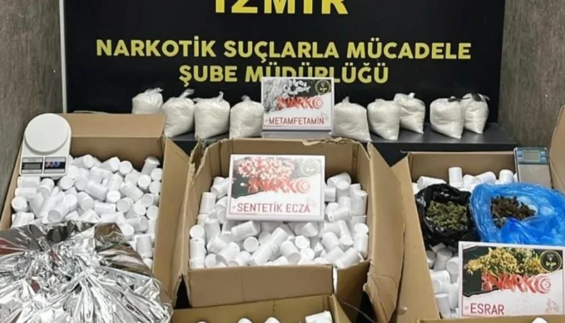 İzmir narkotik operasyonu: 366 bin zehir hapı ele geçirildi! İzmir narkotik operasyonu kapsamında 366 bin 400 uyuşturucu hap ele