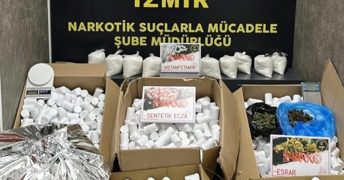 İzmir narkotik operasyonu kapsamında 366 bin 400 uyuşturucu hap ele