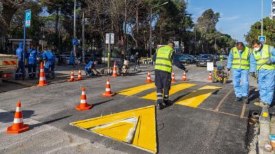 İzmir yaya güvenliği için Vasıf Çınar Bulvarı'nda yükseltilmiş yaya geçidi