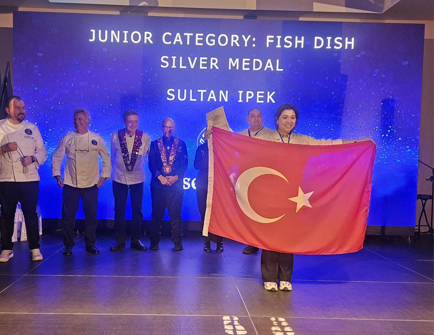 Karabağlar Nene Hatun Lisesi Avrupa’da Damak Çatlattı