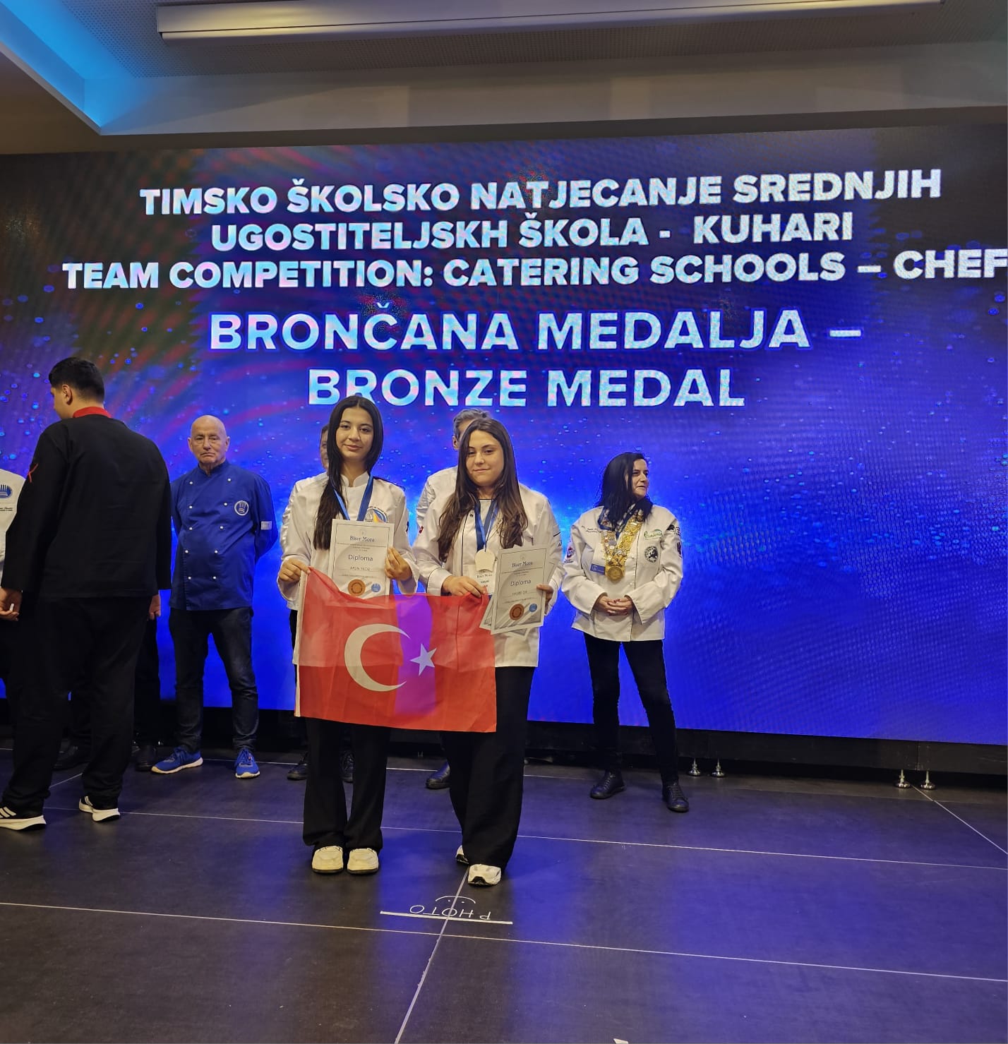 Karabağlar Nene Hatun Lisesi Avrupa’da Damak Çatlattı