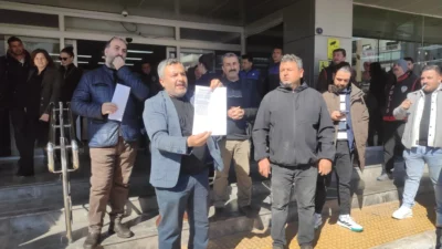 Karşıyaka Belediye binası önünde pazarcı eylemi! Bostanlı Pazar Yeri kararına