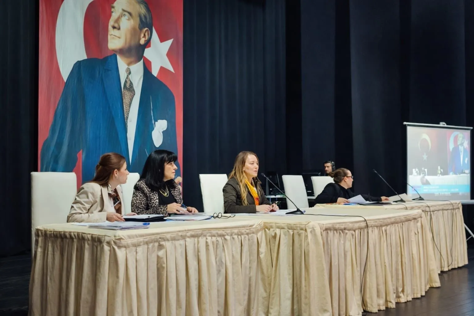 Konak belediye meclisi karıştı! Mersinli'deki özel sağlık alanına AK Parti'den