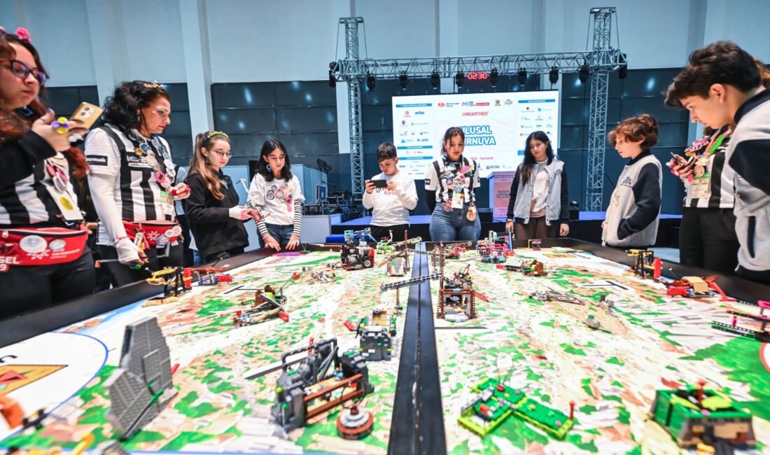 LEGO Robot Turnuvası İzmir'de başladı! 21 şehirden 74 takım dünya