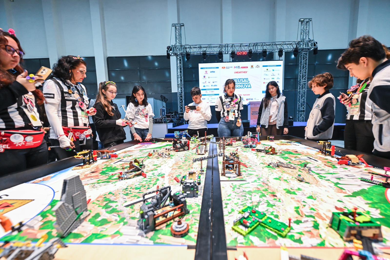 LEGO Robot Turnuvası İzmir'de başladı! 21 şehirden 74 takım dünya