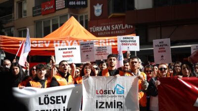 LÖSEV İzmir etkinliği ile Alsancak'ta farkındalık rüzgarı esti! Kanseri yenen