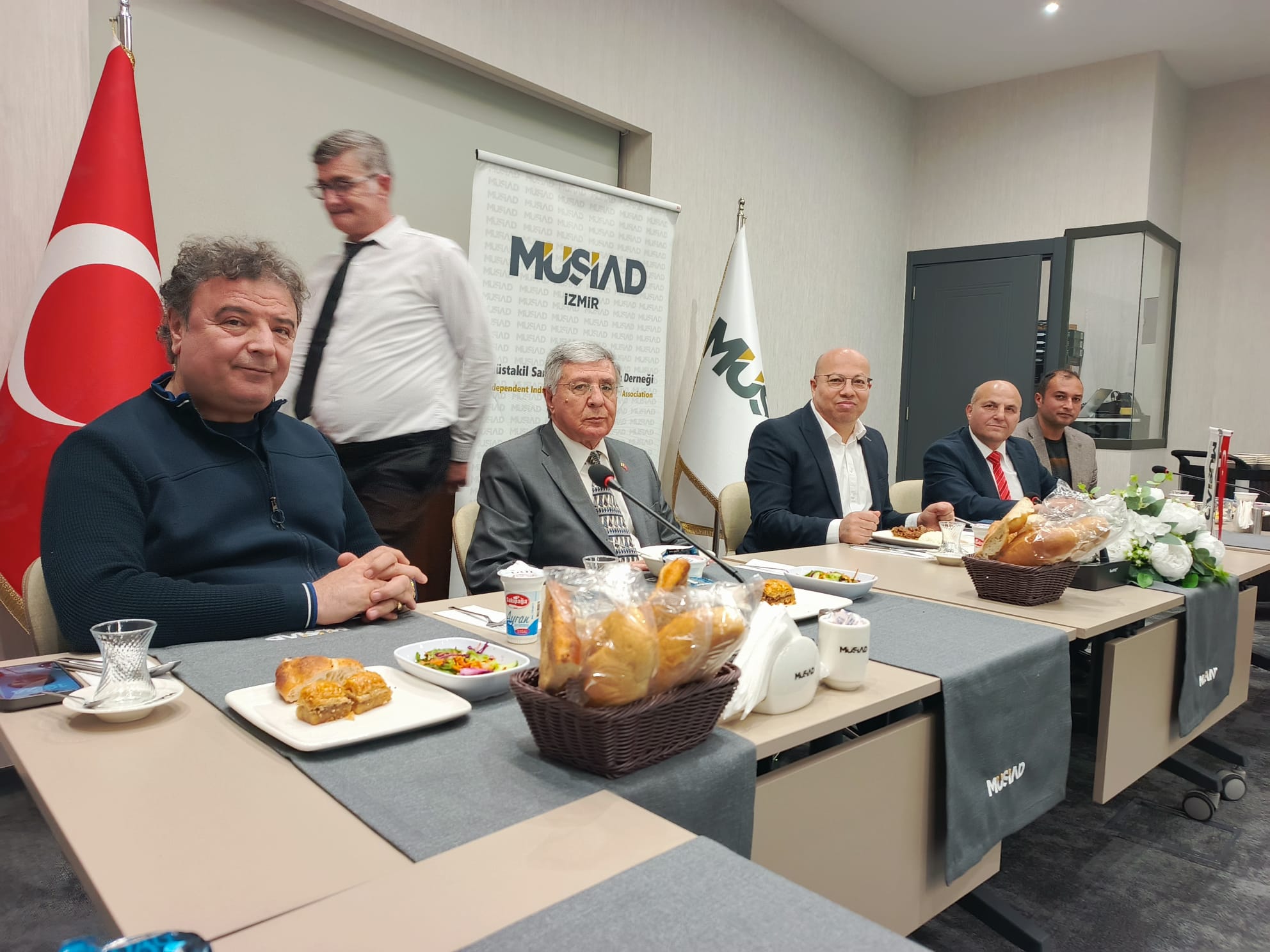 MÜSİAD İzmir iftar yemeğinde basınla buluştu! Başkan Gökhan Temur 75