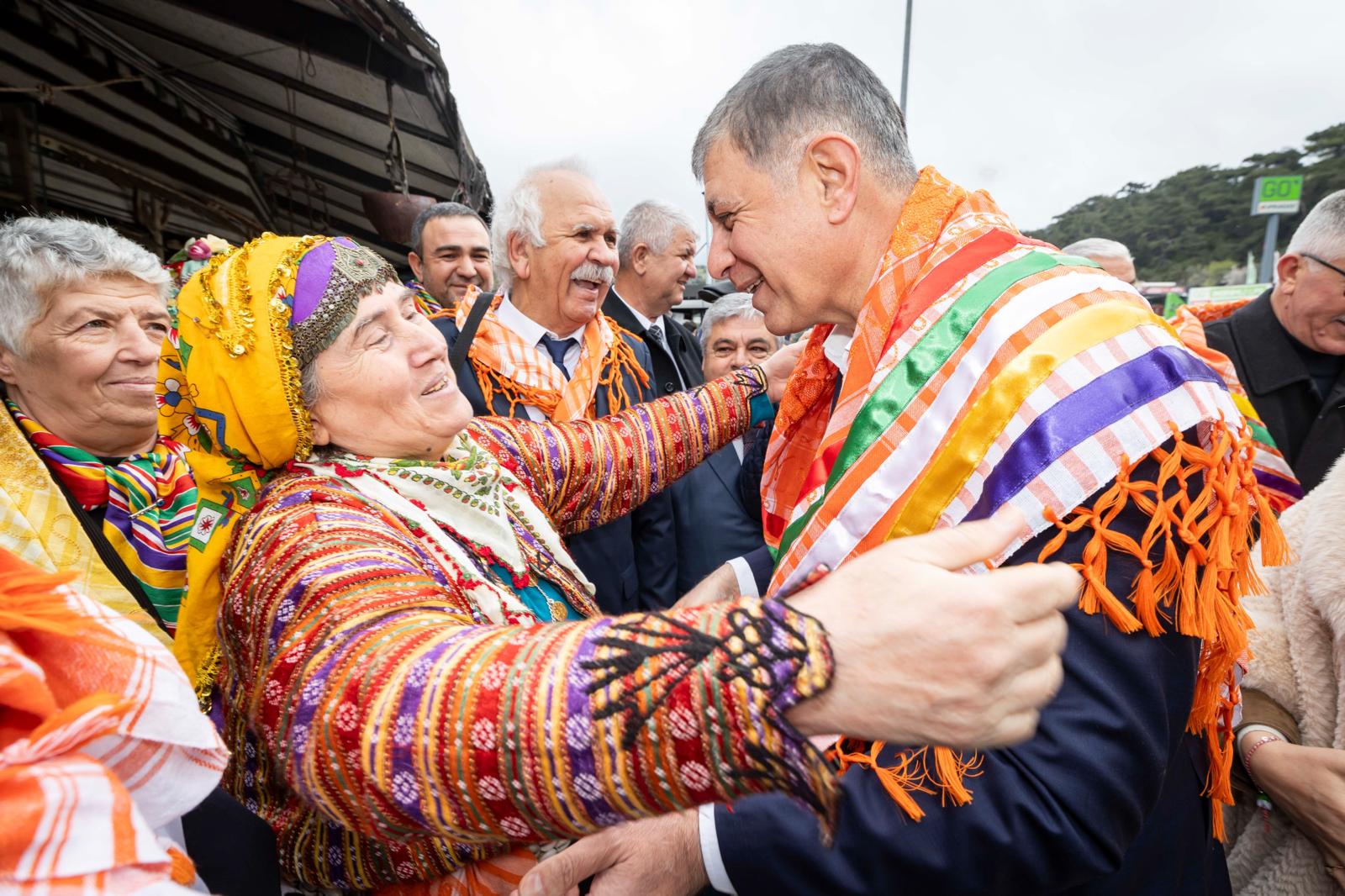 Başkan Cemil Tugay, Bornova Yörük Obası’nda Nevruz ve Ramazan Bayramı’nı
