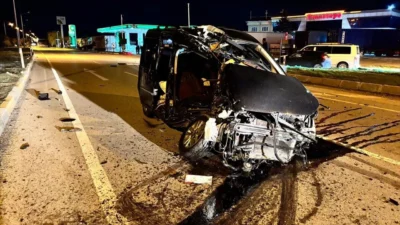 Afyonkarahisar'da tır ile hafif ticari aracın çarpıştığı feci kazada 23