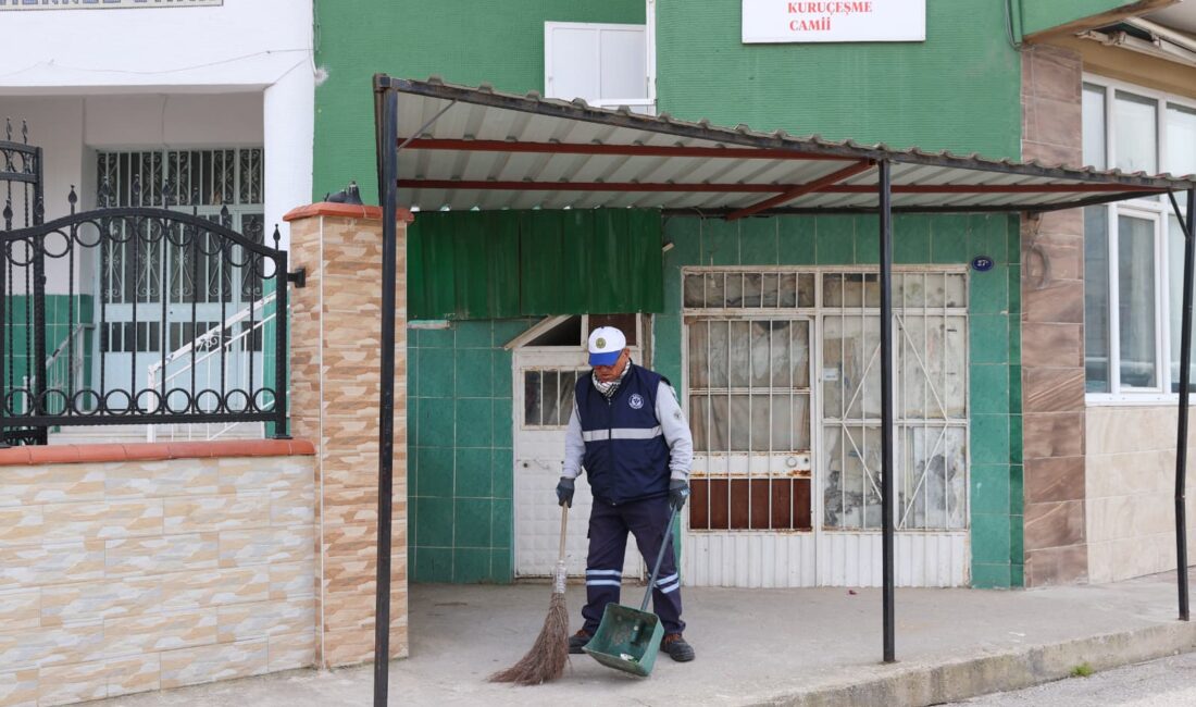 Buca Belediyesi, Ramazan Bayramı öncesinde ilçedeki cami ve cemevlerinde temizlik