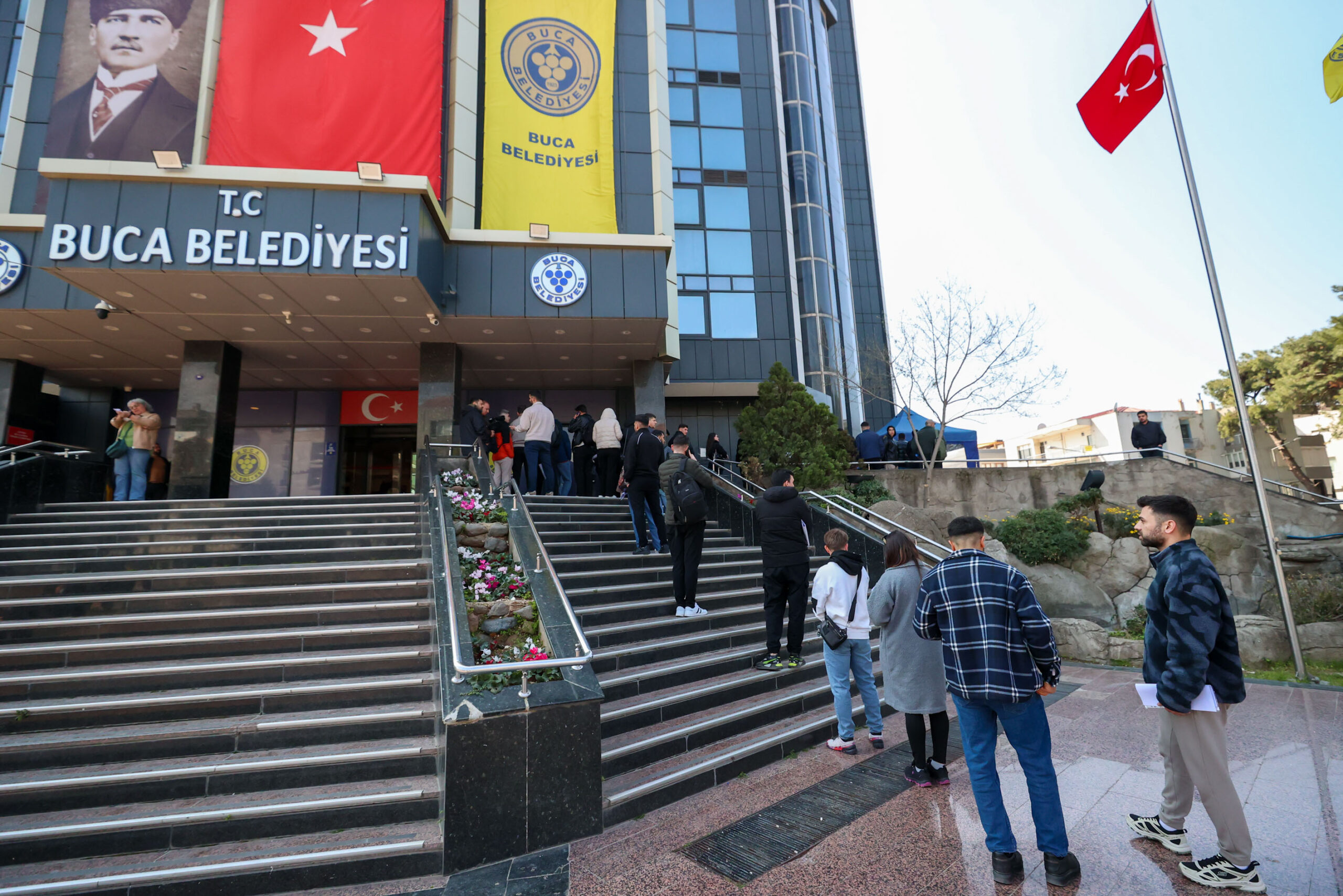 Buca Belediyesi rüşvet soruşturması ifadedelerinde adı geçen Ümit Albay ve