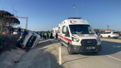 Çanakkale İzmir Karayolu'nda minibüs ve otomobil çarpıştı: 8 yaralı hastaneye