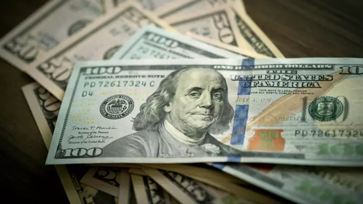 Fed'in şahin tutumuyla dolar rekor kırarak 44,32 TL'ye ulaştı. İşte