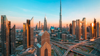 İran saldırıları sonrası Dubai'deki finans devleri ofisleri boşaltarak tamamen uzaktan