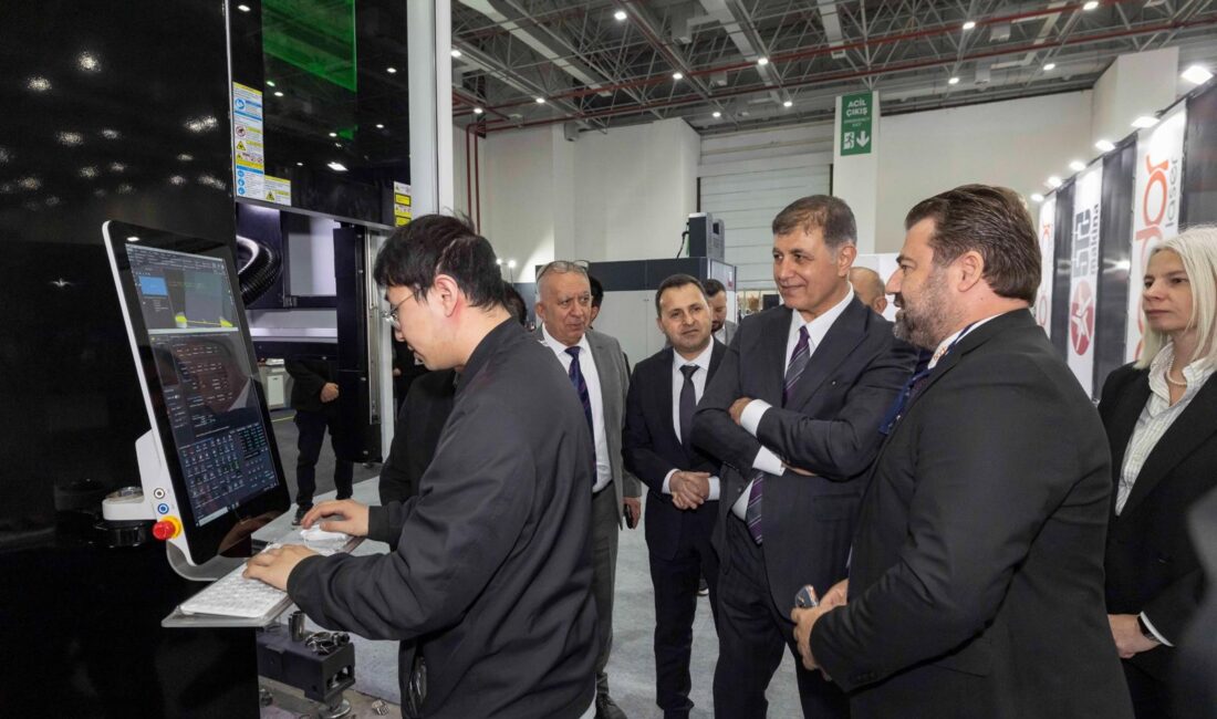 Fuar İzmir’de optik, mobilya ve teknoloji fuarları birleşti. Dr. Cemil