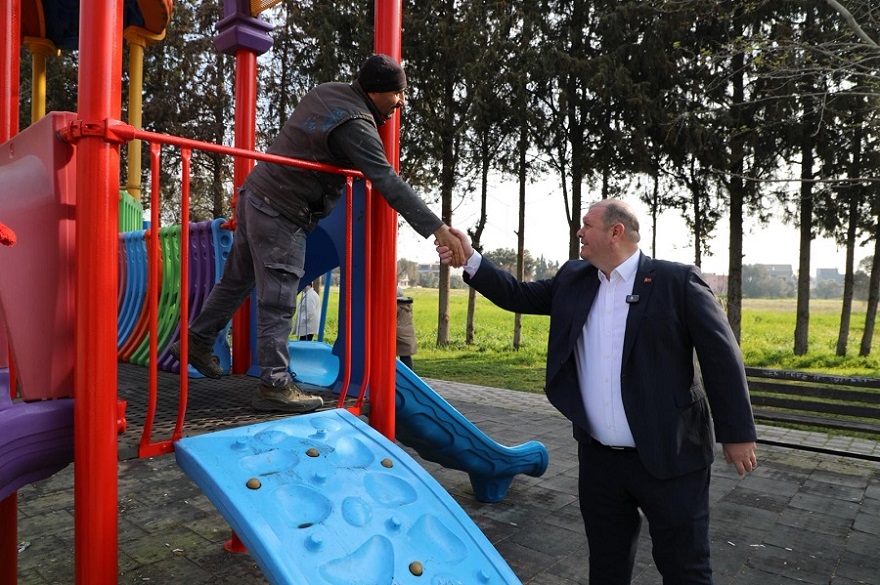 Menderes Belediye Başkanı İlkay Çiçek, 44 mahallede süren çalışmaları yerinde
