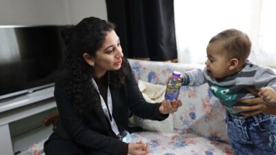 İzmirli yaşlılar, İzmir 95 projesiyle bebekler için geri dönüşümden oyuncaklar
