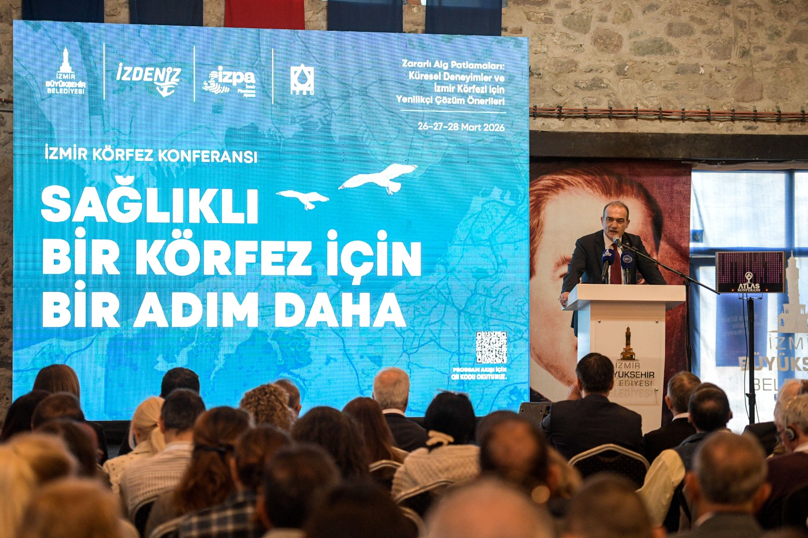 İzmir Büyükşehir Belediyesi, körfezi kurtarmak için uluslararası uzmanları topladı. Dev