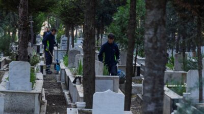 İzmir Büyükşehir Belediyesi 30 ilçedeki 2 bin 500 mezarlığı Ramazan