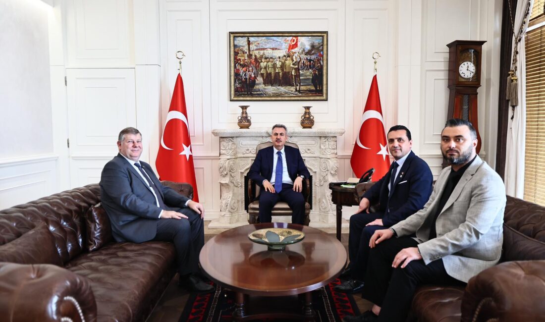 Vali Elban, İzmirli mobilyacıların tasarım kalitesinin bazı alanlarda İtalyanları geride