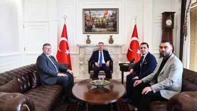 Vali Elban, İzmirli mobilyacıların tasarım kalitesinin bazı alanlarda İtalyanları geride