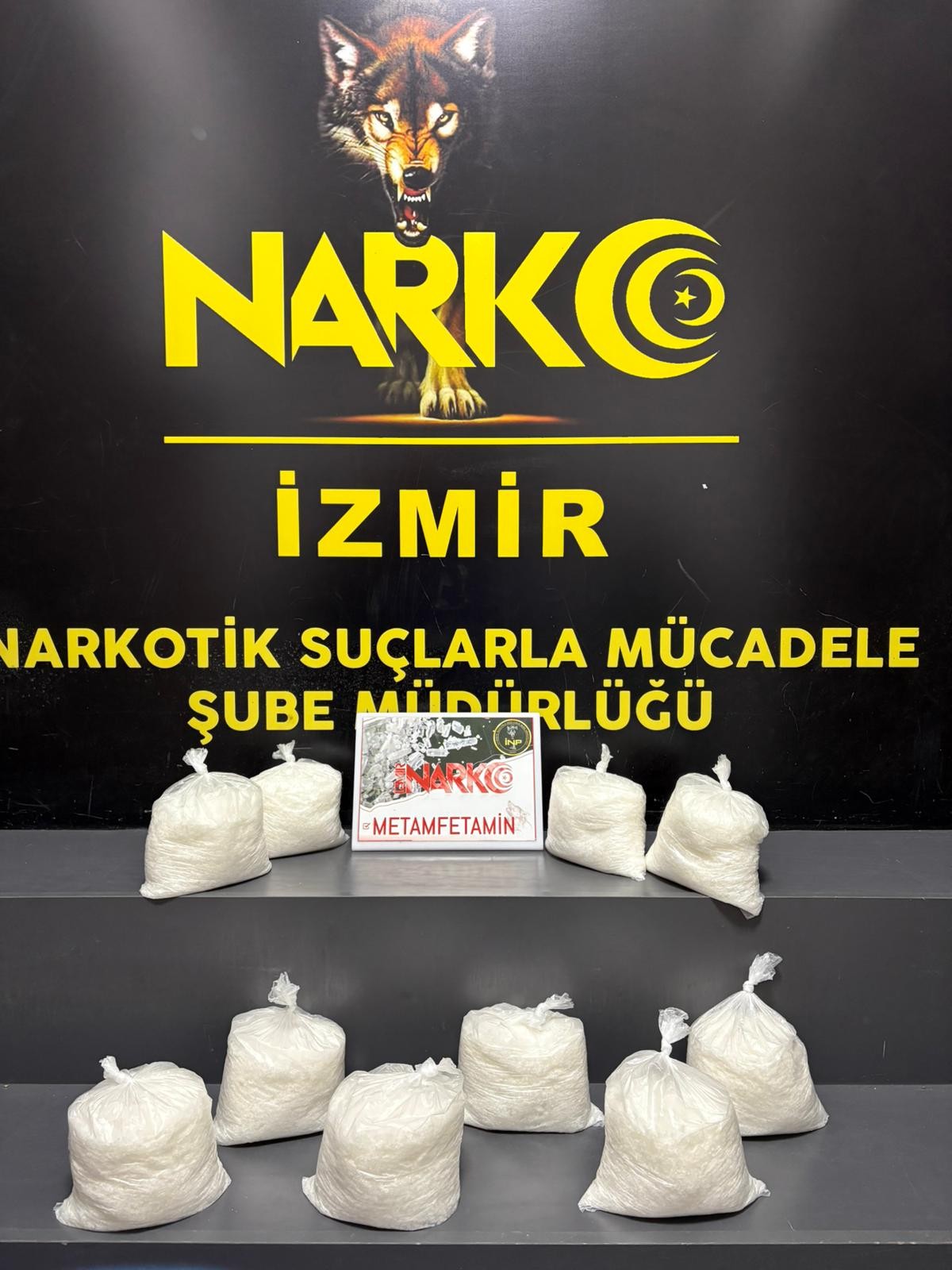 İzmir Konak'ta kargoya gizlenmiş 9.6 kilo metamfetamin ele geçirildi; 2