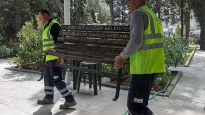 İzmir'de dolan mezarlıklara 487 bin metrekarelik dev çözüm. 12 ilçede