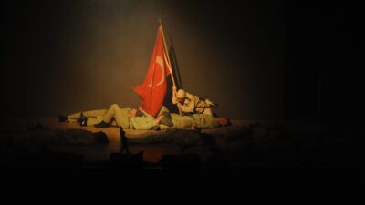 Karşıyaka'da 110 dansçı "Çanakkale 1915 DUR YOLCU!" müzikaliyle destan yazdı.