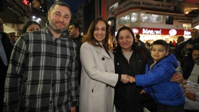 Karşıyaka Belediyesi Kadir Gecesi'nde 5 bin kişiyi aynı sofrada buluşturdu.