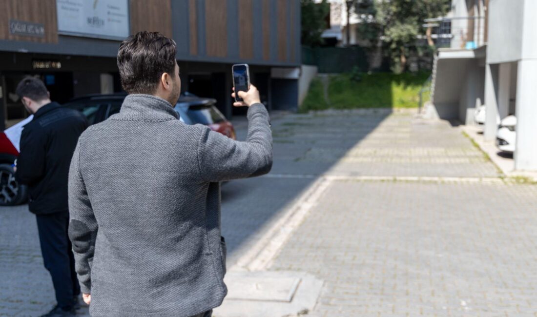 Karşıyaka Belediyesi binalardaki otoparkların amacına uygunluğunu denetlemek için saha çalışması