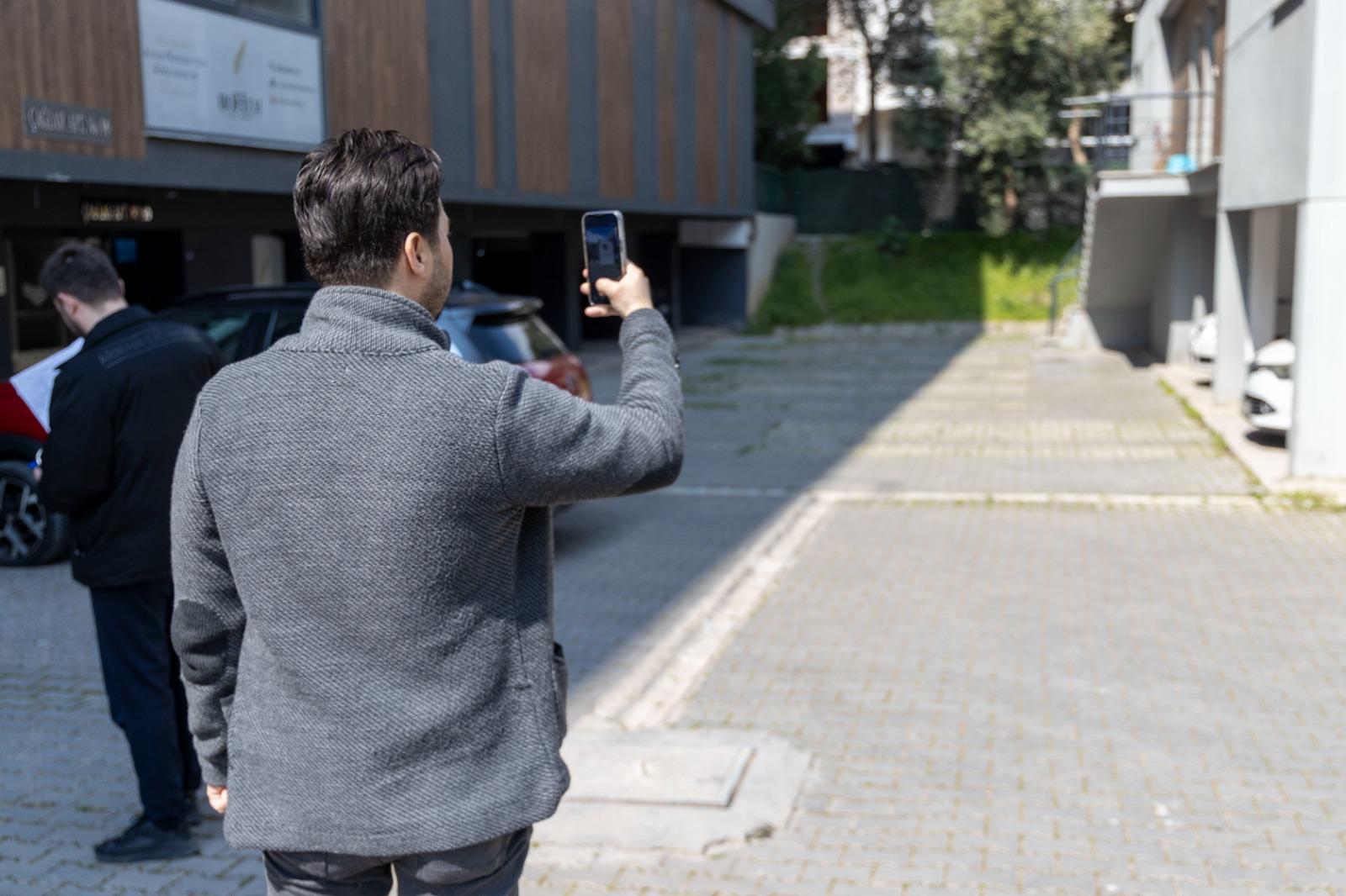 Karşıyaka Belediyesi binalardaki otoparkların amacına uygunluğunu denetlemek için saha çalışması