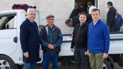 Kemalpaşa Belediyesi 400 üreticiye 208 ton gübre desteği sağlıyor. Proje