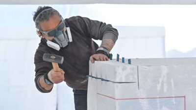 Marble İzmir Heykel Çalıştayı ile mermer bloklar usta ellerde hayat