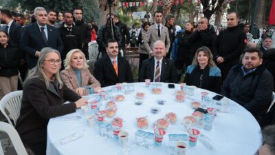 Menemen Belediyesi 15 bin kişiyi iftar sofrasında buluşturdu. Kadir Gecesi