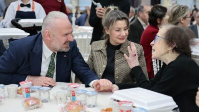 Aydın Pehlivan, Menemen’de öğretmenler ve sağlık çalışanları ile vefa iftarında
