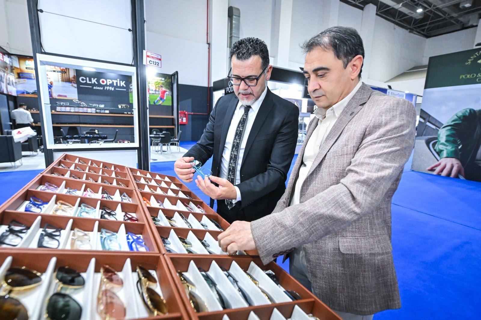 Optic World İzmir'de uzmanlar uyardı: 2050'de dünya nüfusunun yarısı miyop