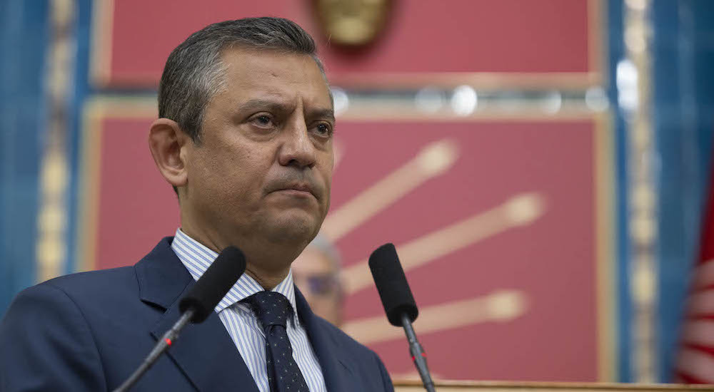 Özgür Özel’den Erken Seçim Tarihi ve Erdoğan’ın B Planı Özgür Özel, 2027 sonbaharını işaret ederek Erdoğan’ın aday olmayacağı bir
