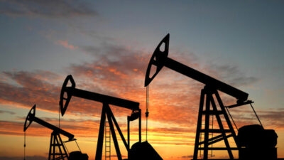 Körfez'de sular ısınıyor: Brent petrol 108 doları aşarak rekor tazeledi.
