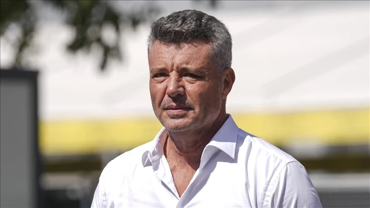 SADETTİN SARAN KAZA GEÇİRDİ! FENERBAHÇE’DE KORKUTAN ANLAR Fenerbahçe Başkanı Sadettin Saran E-5'te kaza geçirdi. Sağlık durumu nasıl?