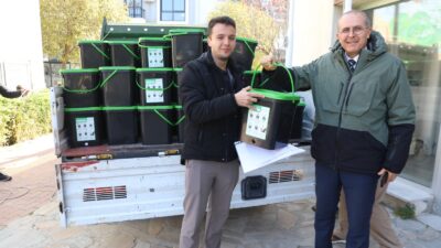 Seferihisar'da düzenlenen kompost atölyelerinde organik atıkların doğal gübreye dönüşüm süreci